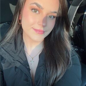 Meet your Posher, Jeneah